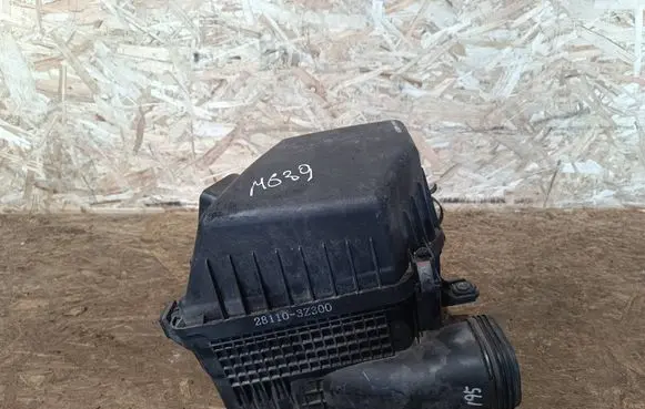 Hyundai i40 Air filter box 281103Z300