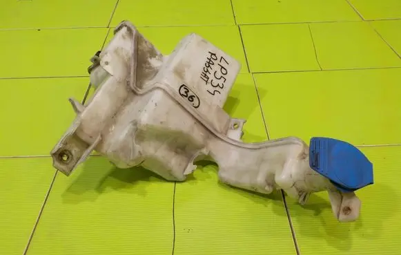 Volkswagen PASSAT B6 Windshield washer fluid reservoir/tank 3C0955453 LP534