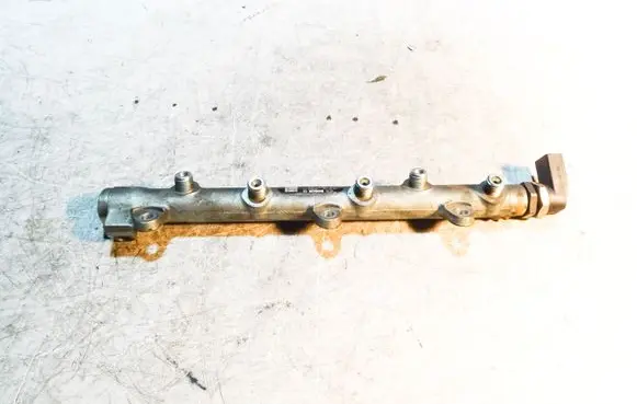 BMW 3 E90 E91 Fuel main line pipe 0445214030 0281002497