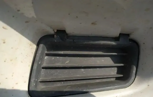 Volvo S40, V40 Front bumper lower grill