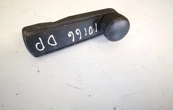 Volkswagen PASSAT B3 Front door window winding handle 357837581