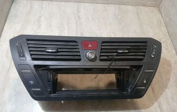 Citroen C4 Grand Picasso Dash center air vent grill 303845
