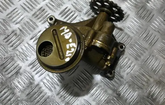 Mercedes-Benz E W210 Oil pump 6061810701 6041010520