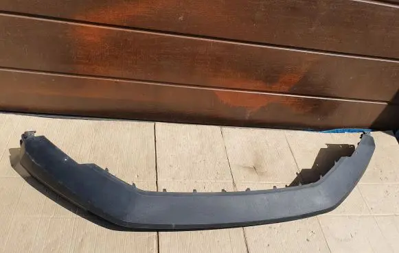 Front bumper lip