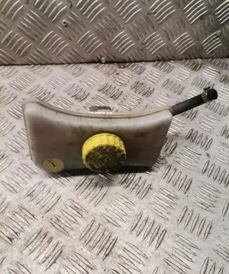 Brake fluid reservoir