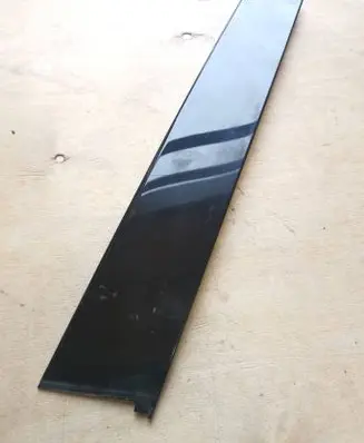 Nissan Leaf II (ZE1) Front door glass trim molding 802D35SK1A
