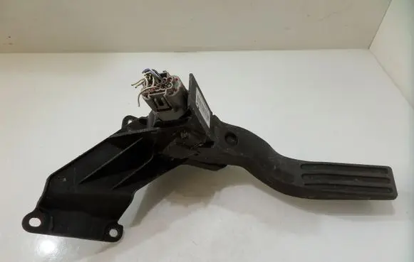 Ford Mondeo Mk III Accelerator throttle pedal 2S719F836DA 200800000257