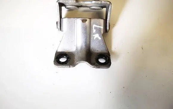 Subaru Legacy Tailgate/trunk/boot hinge