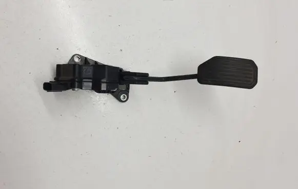 Toyota RAV 4 (XA30) Accelerator throttle pedal 7811042030