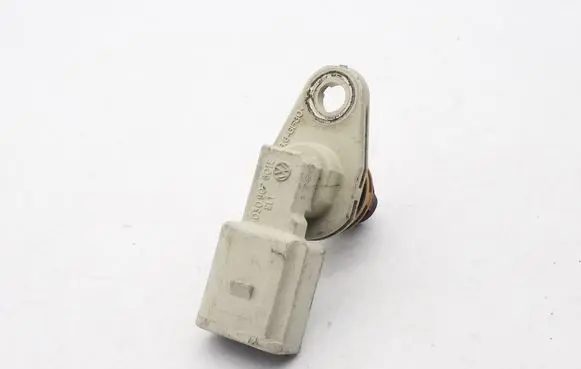 Volkswagen Golf V Camshaft position sensor 030907601E