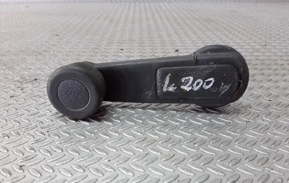 Mitsubishi L200 Rear door window winding handle 