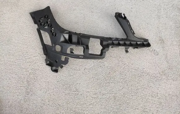 Mercedes-Benz C AMG W204 Front bumper mounting bracket A2048850865 11279981
