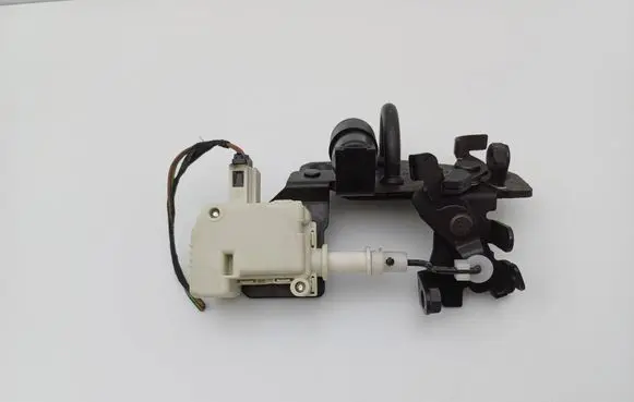 Skoda Fabia Mk1 (6Y) Shock absorber/damper mounting bracket 6Y0827511A