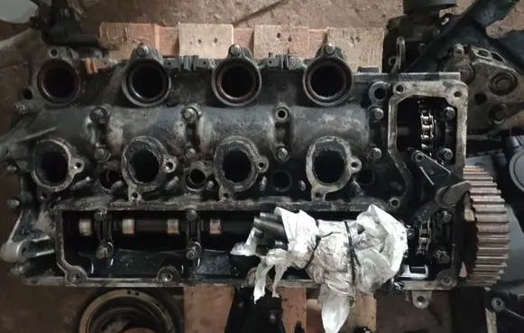 Peugeot 307 Engine head 9656823180