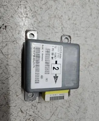 Nissan Primera Airbag control unit/module 0285001184
