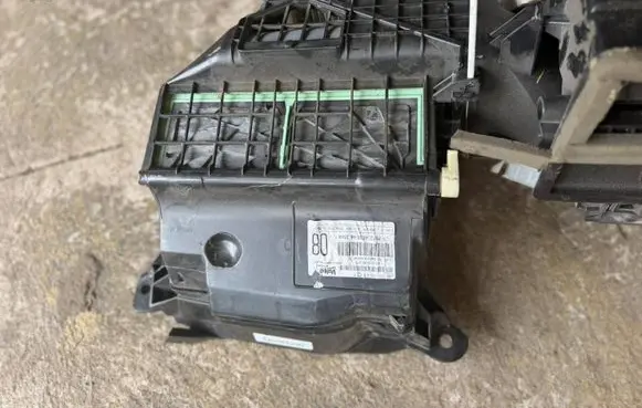 Peugeot 107 Interior heater climate box assembly 870100H081C