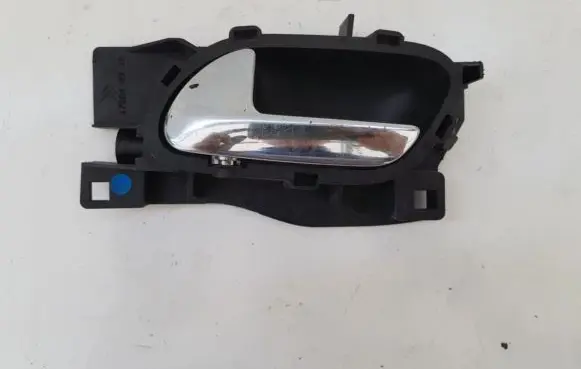 Peugeot 407 Front door interior handle 