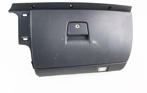 Volvo V50 Glove box