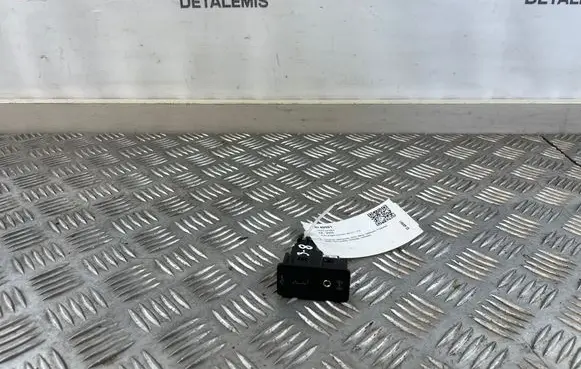 Volkswagen PASSAT B8 USB socket connector 5G0035222 5Q0035726J