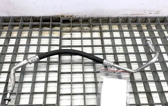 Tesla Model Y Air conditioning (A/C) pipe/hose 
