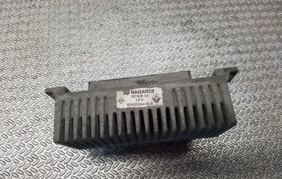 Opel Movano B Glow plug pre-heat relay 8200558438A