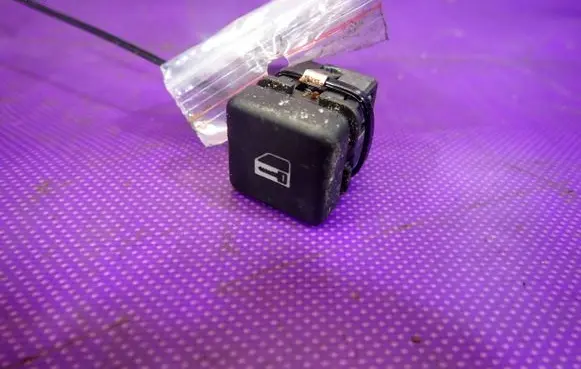 BMW 7 E38 Central locking switch button 8360828