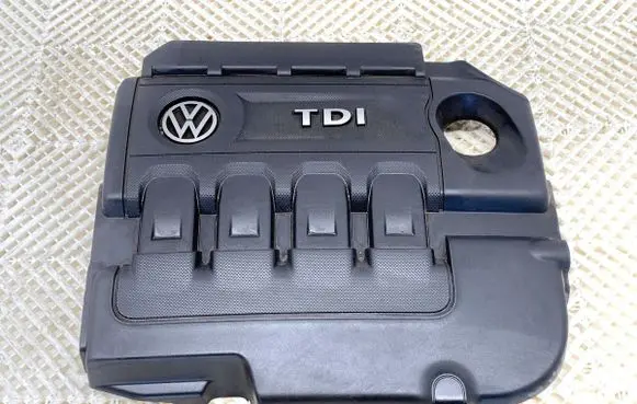 Volkswagen PASSAT B8 Engine cover (trim) 04L103954T