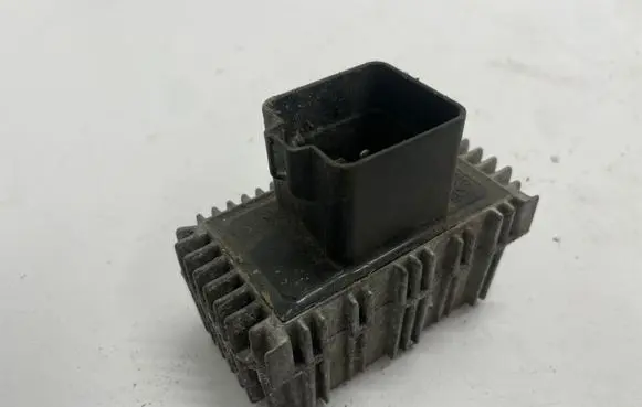 Opel Vectra C Glow plug pre-heat relay 09132691