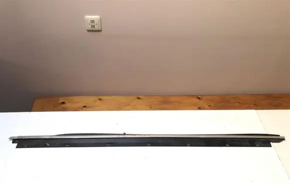 Audi A6 S6 C5 4B Rubber seal front door window/glass 