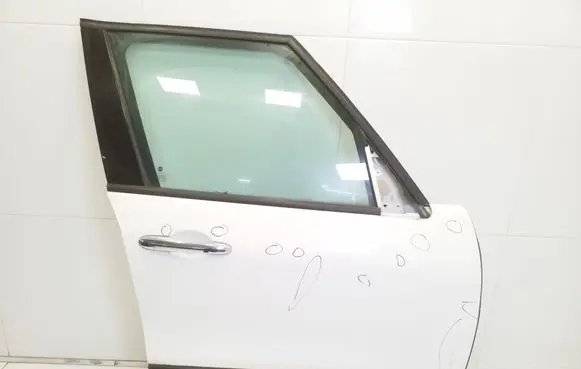 Fiat 500L Front door