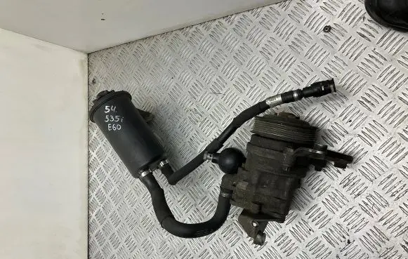 BMW 5 E60 E61 Power steering pump 7558757
