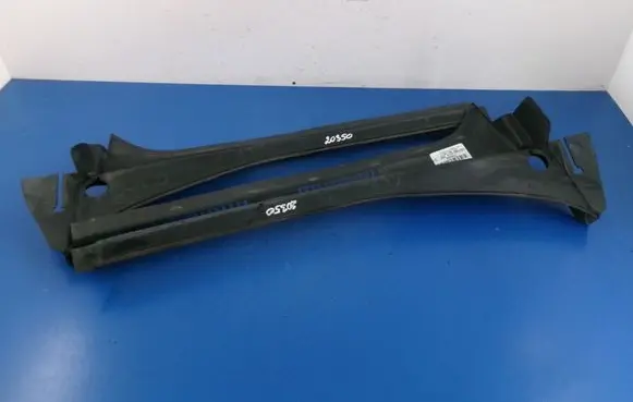 Volkswagen Golf V Wiper trim 5M0819403B