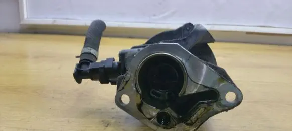 Nissan Qashqai Vacuum pump 8201005306R 10T329 006730302