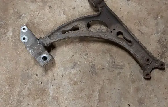 Volkswagen Touran I Front lower control arm/wishbone 1K0407153