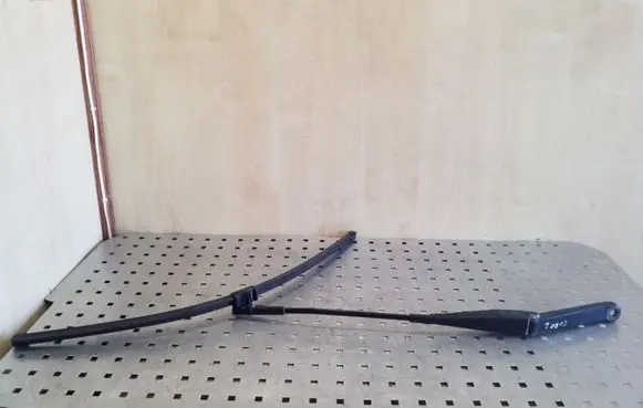 Ford Focus Front wiper blade arm 4M5117526AC