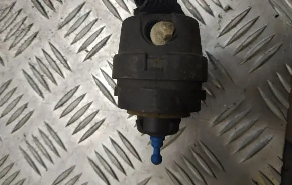 Opel Vivaro Headlight level adjustment motor 7700415343
