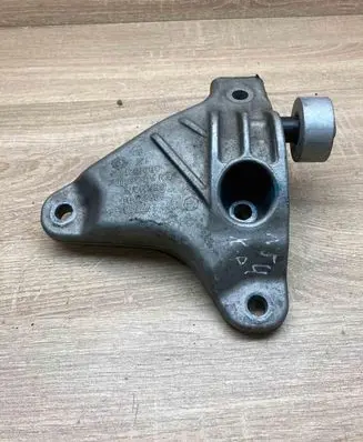 BMW 5 F10 F11 Engine mount bracket 6777605 13992010