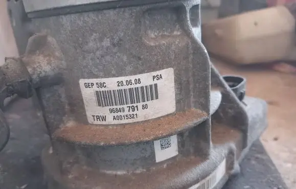 Peugeot 308 Power steering pump 9684979180