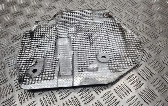 Volkswagen Touareg I Heat shield in engine bay 7L0825615