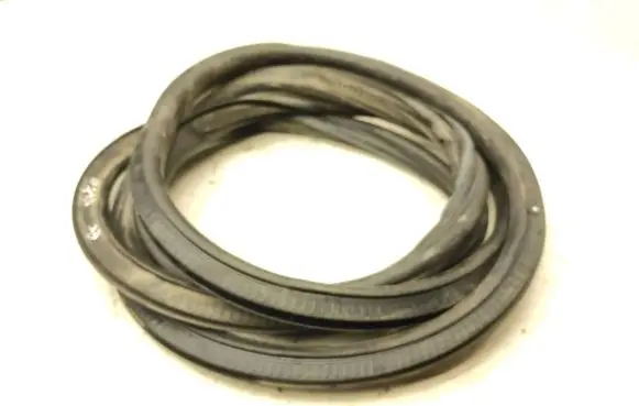 Mercedes-Benz Vito Viano W639 Rubber seal front coupe door 