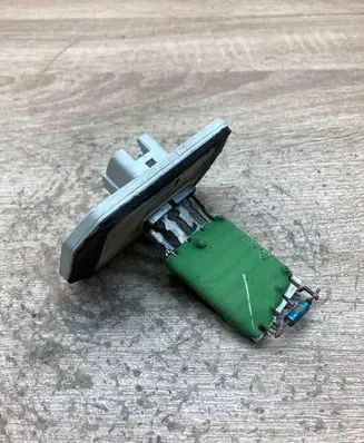 Toyota Yaris Heater blower motor/fan resistor 2R79K1R49K R39K
