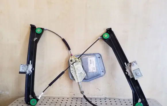 Volkswagen Scirocco Front door electric window regulator 1K8837402L