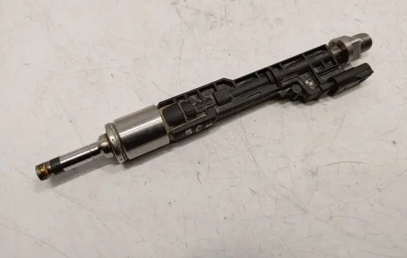 BMW 4 F32 F33 Fuel injector 13647645960