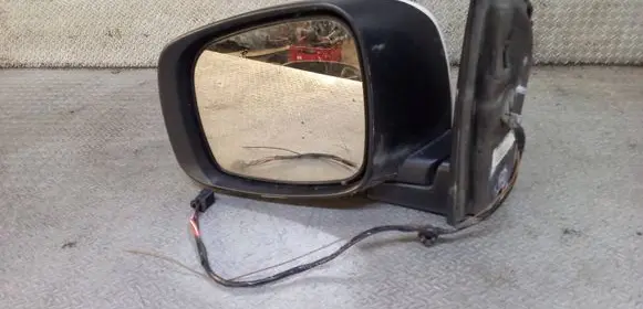 Volkswagen Routan Front door electric wing mirror 05113261B