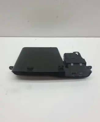 Chrysler Pacifica USB socket connector 68229840AB 68229840 0000000