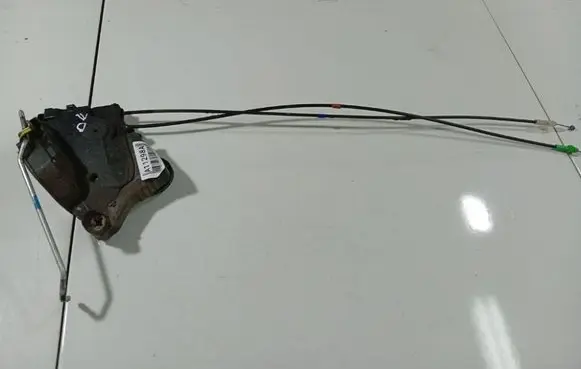Toyota Yaris Front door lock 