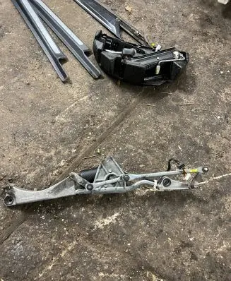 Mercedes-Benz CLC CL203 Front wiper linkage and motor A2038205042 4280207