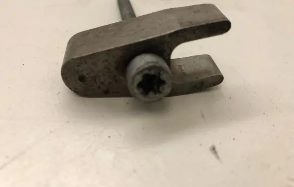 Mercedes-Benz E W212 Fuel Injector clamp holder