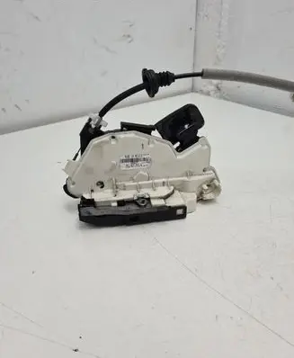 Volkswagen Beetle A5 Front door lock 5K1837015E