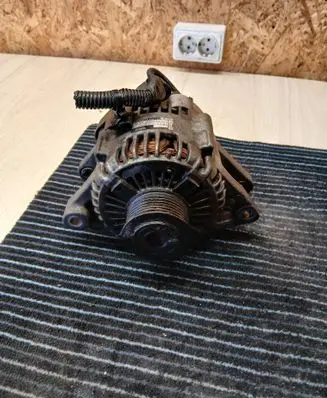 KIA Sorento Generator/alternator 373004A300 021319212